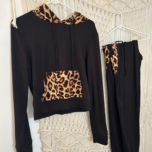 Fashion Nova thin jogger set sz L.  Leopard detailing, super cute fall outfit